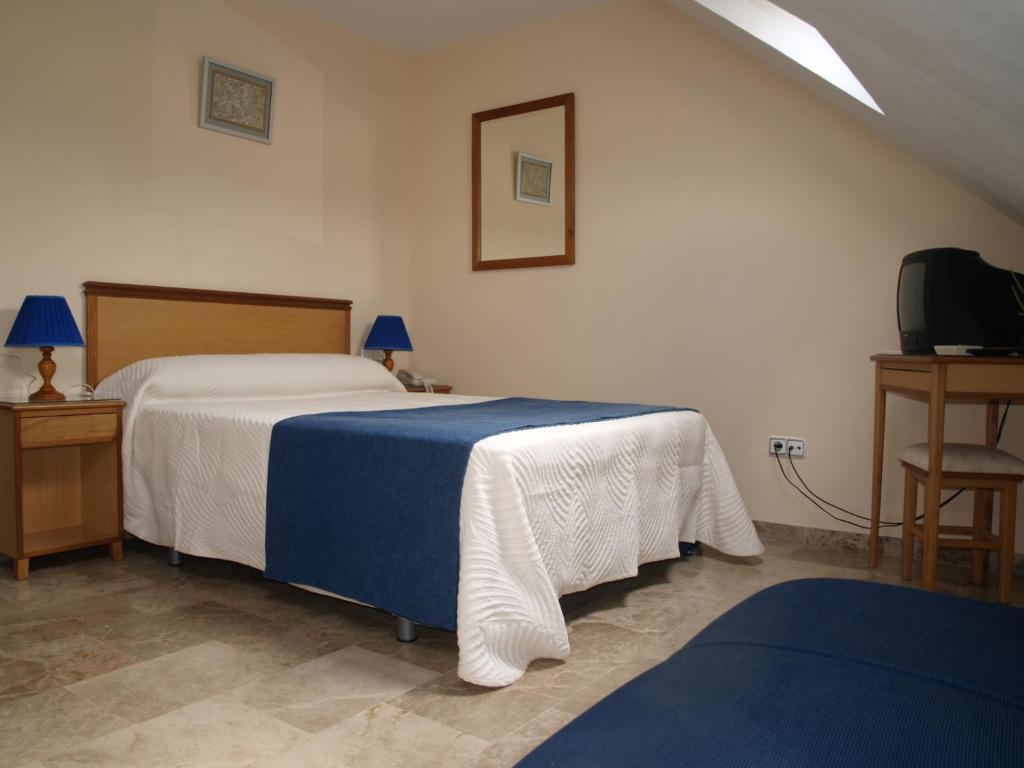 Hotel Al-Yussana Лусена Стая снимка