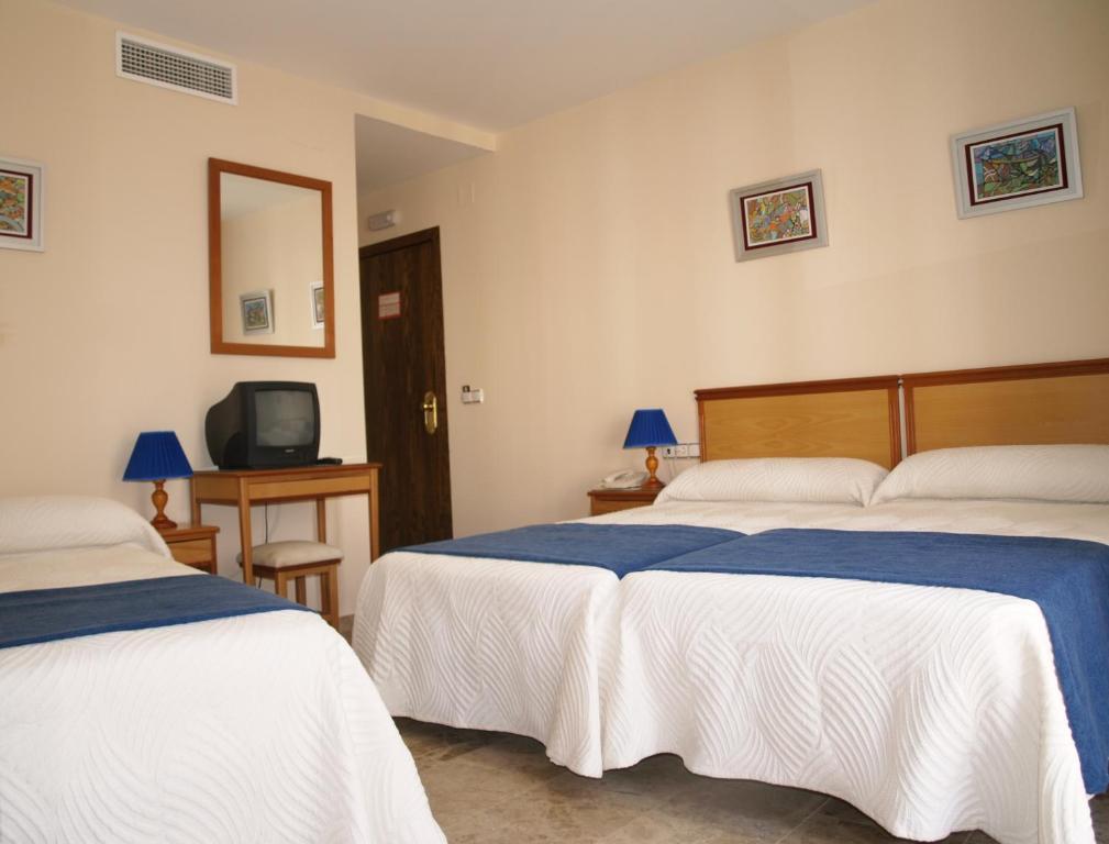 Hotel Al-Yussana Лусена Стая снимка