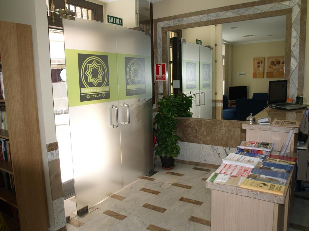 Hotel Al-Yussana Лусена Екстериор снимка