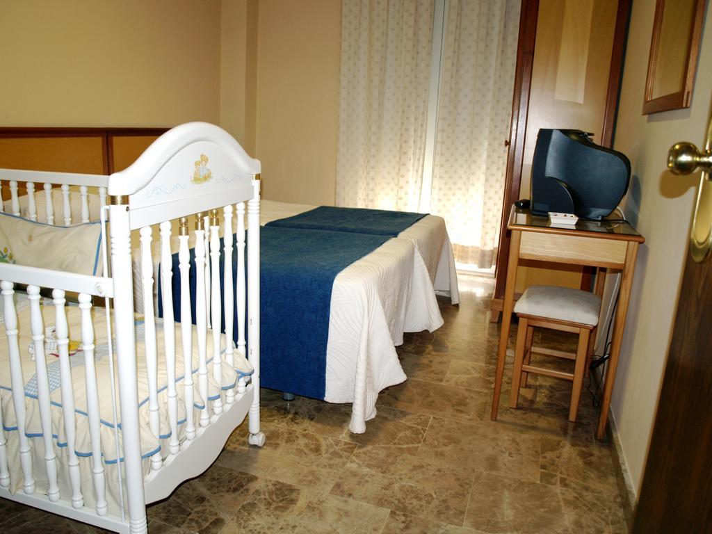 Hotel Al-Yussana Лусена Екстериор снимка