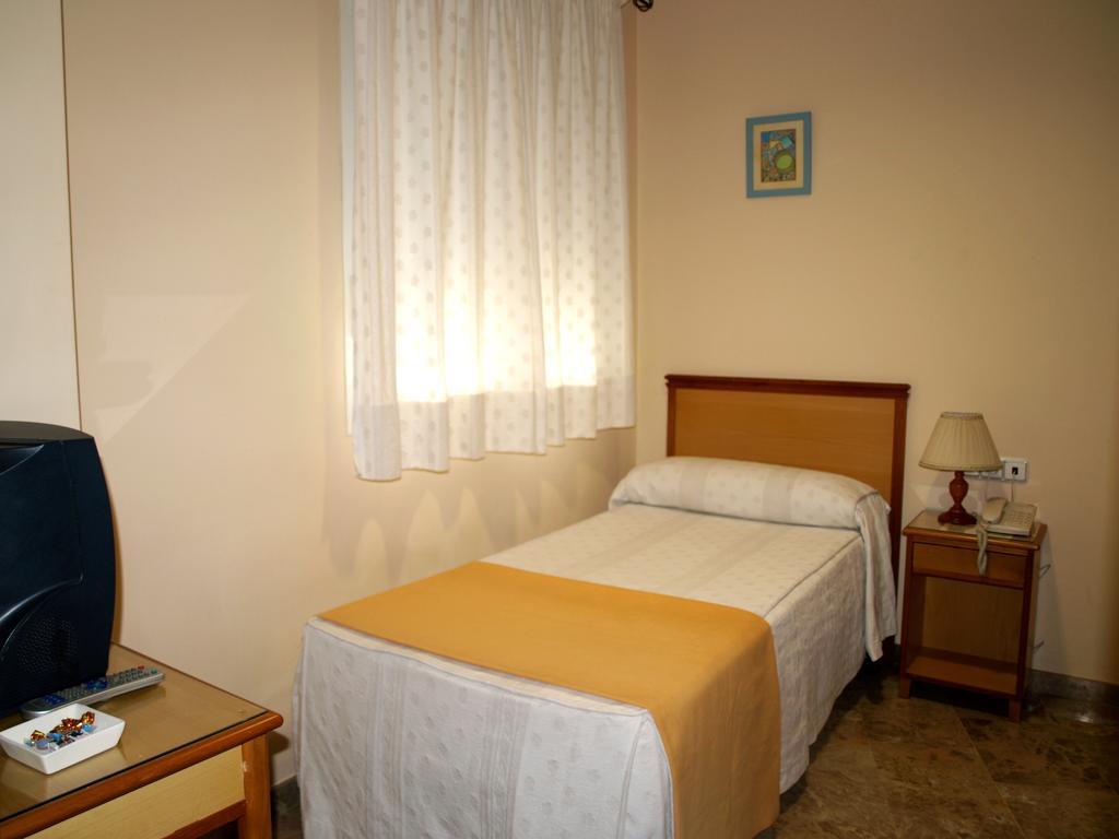 Hotel Al-Yussana Лусена Екстериор снимка