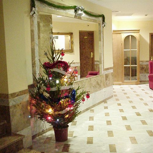 Hotel Al-Yussana Лусена Екстериор снимка
