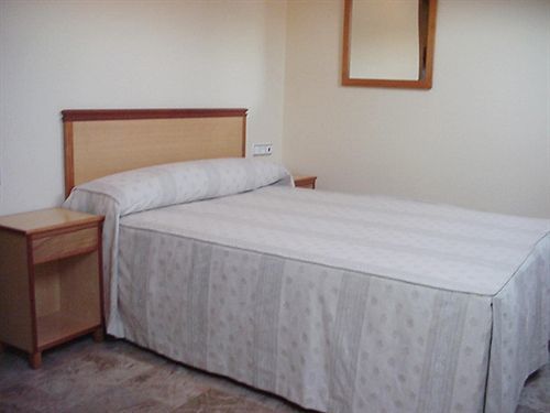 Hotel Al-Yussana Лусена Екстериор снимка