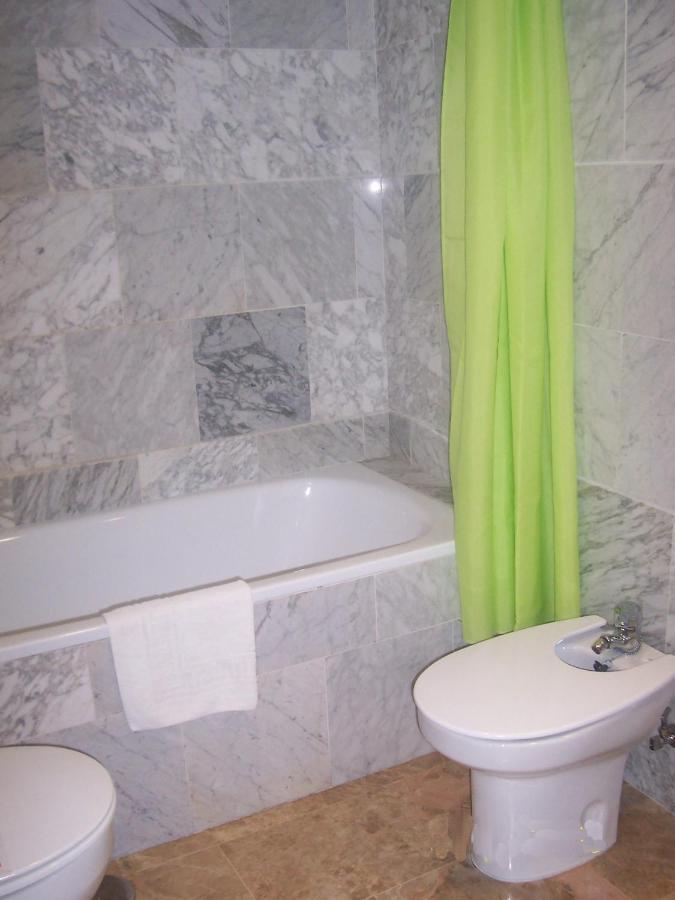 Hotel Al-Yussana Лусена Стая снимка