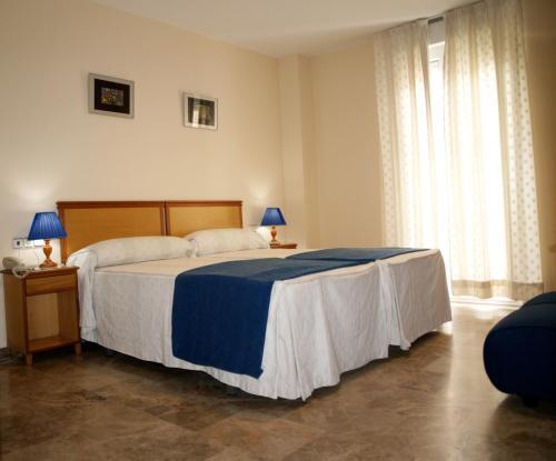 Hotel Al-Yussana Лусена Екстериор снимка