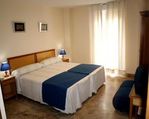 Hotel Al-Yussana Лусена Екстериор снимка