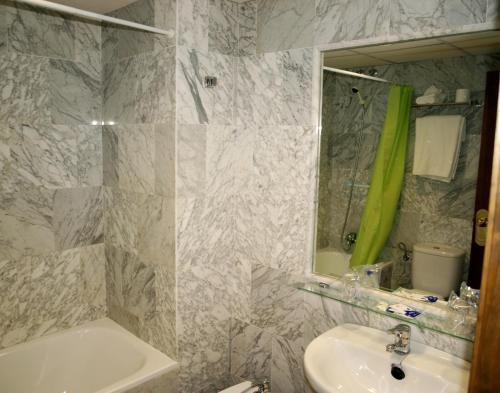 Hotel Al-Yussana Лусена Екстериор снимка