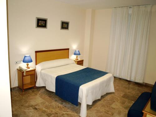Hotel Al-Yussana Лусена Екстериор снимка